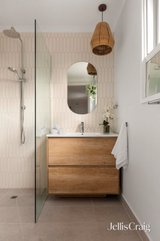 https://images.listonce.com.au/custom/160x/listings/49-hume-street-greensborough-vic-3088/974/01935974_img_12.jpg?Jivl-oNsVOI