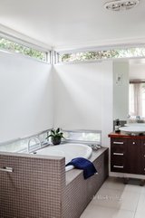 https://images.listonce.com.au/custom/160x/listings/49-iffla-street-south-melbourne-vic-3205/190/01191190_img_08.jpg?pCavlRsr4mQ