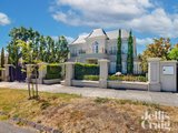 https://images.listonce.com.au/custom/160x/listings/49-metung-street-balwyn-vic-3103/768/01949768_img_02.jpg?QoPhBjmMtiI