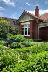 https://images.listonce.com.au/custom/160x/listings/49-paxton-street-malvern-east-vic-3145/834/01346834_img_01.jpg?LPCj8Nc3W34