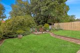 https://images.listonce.com.au/custom/160x/listings/49-stanbridge-street-daylesford-vic-3460/533/01611533_img_22.jpg?oIbOLxQZra4