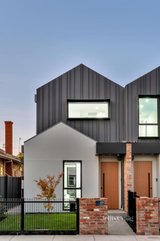 https://images.listonce.com.au/custom/160x/listings/49-steele-street-moonee-ponds-vic-3039/636/01199636_img_21.jpg?xvcb3RmZlfs