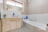 https://images.listonce.com.au/custom/160x/listings/49-therese-avenue-mount-waverley-vic-3149/996/01911996_img_08.jpg?jDWtgN7wwdE