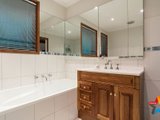 https://images.listonce.com.au/custom/160x/listings/49-walnut-drive-kilsyth-vic-3137/647/01524647_img_11.jpg?61QSCTTCMj8