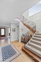 https://images.listonce.com.au/custom/160x/listings/49-windsor-crescent-mont-albert-vic-3127/754/01689754_img_09.jpg?HtxxteTIge8