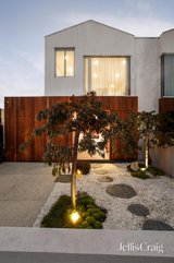 https://images.listonce.com.au/custom/160x/listings/4b-hughes-street-bentleigh-east-vic-3165/157/01903157_img_20.jpg?CJ0iZdbM_sw