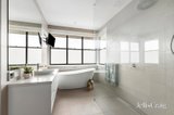 https://images.listonce.com.au/custom/160x/listings/4c-chesterfield-court-newtown-vic-3220/219/01902219_img_15.jpg?WFVZucfdXzc