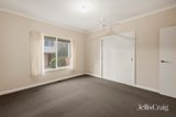 https://images.listonce.com.au/custom/160x/listings/5-adelia-close-healesville-vic-3777/212/01933212_img_05.jpg?O5uFZmr1Keo
