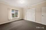 https://images.listonce.com.au/custom/160x/listings/5-adelia-close-healesville-vic-3777/654/01951654_img_05.jpg?Ubd-zKTDoRw