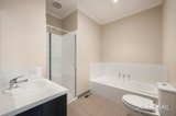 https://images.listonce.com.au/custom/160x/listings/5-adelia-close-healesville-vic-3777/654/01951654_img_09.jpg?QYO13PdjBBI