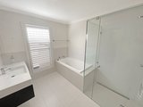 https://images.listonce.com.au/custom/160x/listings/5-admiral-place-geelong-vic-3220/324/01951324_img_07.jpg?wyhBy8YX3ks