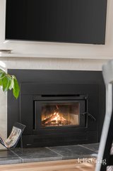 https://images.listonce.com.au/custom/160x/listings/5-ashbrook-place-mooroolbark-vic-3138/001/01936001_img_05.jpg?yNmnfoYMB08