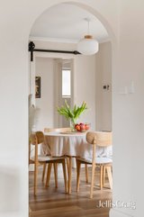 https://images.listonce.com.au/custom/160x/listings/5-ashbrook-place-mooroolbark-vic-3138/001/01936001_img_08.jpg?nY1belmivb0