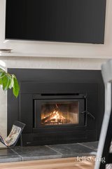 https://images.listonce.com.au/custom/160x/listings/5-ashbrook-place-mooroolbark-vic-3138/142/01981142_img_16.jpg?mjsCVRLpJLY