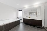 https://images.listonce.com.au/custom/160x/listings/5-baddeley-circuit-croydon-vic-3136/134/01595134_img_10.jpg?2t_0TtpBtkw