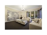 https://images.listonce.com.au/custom/160x/listings/5-bent-street-elsternwick-vic-3185/817/01794817_img_04.jpg?1-cKuU0EyO4
