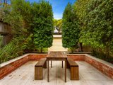 https://images.listonce.com.au/custom/160x/listings/5-byron-street-elwood-vic-3184/137/01794137_img_03.jpg?t2zAKUuegdo