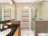 https://images.listonce.com.au/custom/160x/listings/5-byron-street-elwood-vic-3184/137/01794137_img_08.jpg?99GPB6o2vGU