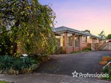 https://images.listonce.com.au/custom/160x/listings/5-caldera-court-mooroolbark-vic-3138/794/01525794_img_02.jpg?QVymEgMKMkI