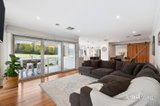 https://images.listonce.com.au/custom/160x/listings/5-capra-drive-mooroolbark-vic-3138/337/01939337_img_04.jpg?NwnWRTYrtyk
