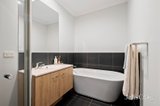 https://images.listonce.com.au/custom/160x/listings/5-capra-drive-mooroolbark-vic-3138/337/01939337_img_19.jpg?Ic0vUiSASiY