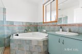 https://images.listonce.com.au/custom/160x/listings/5-central-park-avenue-maribyrnong-vic-3032/577/01949577_img_06.jpg?ZN-SQBktBas