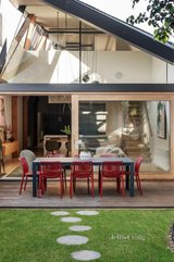 https://images.listonce.com.au/custom/160x/listings/5-charles-street-prahran-vic-3181/501/01691501_img_18.jpg?ifyB_fDWuUU
