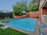 https://images.listonce.com.au/custom/160x/listings/5-chesterfield-court-newtown-vic-3220/960/01698960_img_16.jpg?nD1Y9K3c_zU