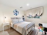 https://images.listonce.com.au/custom/160x/listings/5-clinton-lane-chirnside-park-vic-3116/603/01525603_img_18.jpg?SkYsWDj5jIU