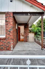 https://images.listonce.com.au/custom/160x/listings/5-connolly-avenue-coburg-vic-3058/328/01483328_img_02.jpg?6Dmm-MOOEF4