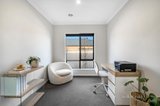 https://images.listonce.com.au/custom/160x/listings/5-continuance-way-delacombe-vic-3356/352/01563352_img_14.jpg?6Th1Sn8bptE