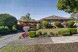 https://images.listonce.com.au/custom/160x/listings/5-cumberland-court-glen-waverley-vic-3150/662/01736662_img_01.jpg?wjXRBNFk1R4