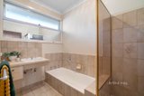 https://images.listonce.com.au/custom/160x/listings/5-cumberland-court-glen-waverley-vic-3150/853/01734853_img_08.jpg?2OWuU5nn0B8