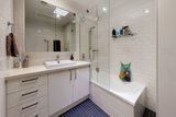 https://images.listonce.com.au/custom/160x/listings/5-davis-street-kensington-vic-3031/548/01736548_img_05.jpg?PxlIy6RRrVA