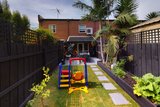 https://images.listonce.com.au/custom/160x/listings/5-davis-street-kensington-vic-3031/548/01736548_img_08.jpg?OAsN0APcmiI