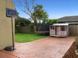 https://images.listonce.com.au/custom/160x/listings/5-devlin-street-vermont-vic-3133/233/01116233_img_11.jpg?xUxj2mV5xc8