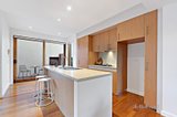 https://images.listonce.com.au/custom/160x/listings/5-eglinton-street-kew-vic-3101/155/01517155_img_06.jpg?zecW7dlOu8k