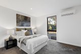 https://images.listonce.com.au/custom/160x/listings/5-eglinton-street-kew-vic-3101/155/01517155_img_09.jpg?HmnIGH3ZlgU