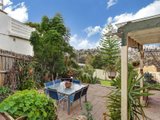 https://images.listonce.com.au/custom/160x/listings/5-eldorado-street-strathmore-vic-3041/600/00847600_img_12.jpg?UhGEQg8P2pk