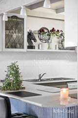 https://images.listonce.com.au/custom/160x/listings/5-ellis-court-mooroolbark-vic-3138/057/01808057_img_09.jpg?P9A5gvPrjFs