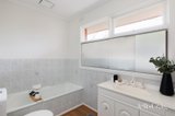 https://images.listonce.com.au/custom/160x/listings/5-elwers-street-watsonia-north-vic-3087/827/01949827_img_14.jpg?TzIq-4BXDvo