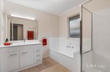 https://images.listonce.com.au/custom/160x/listings/5-eskdale-drive-croydon-hills-vic-3136/377/01911377_img_09.jpg?YdWsTH6PXOY