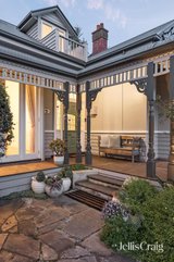 https://images.listonce.com.au/custom/160x/listings/5-esplanade-williamstown-vic-3016/314/01977314_img_25.jpg?ATqMLtmSdDo