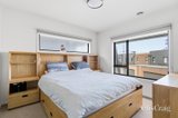 https://images.listonce.com.au/custom/160x/listings/5-fairview-crescent-avondale-heights-vic-3034/452/01893452_img_07.jpg?TMwP8K5YdjA