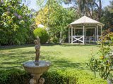 https://images.listonce.com.au/custom/160x/listings/5-fielden-close-mooroolbark-vic-3138/333/01524333_img_18.jpg?MWgxYXaNlRc