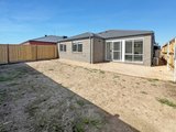 https://images.listonce.com.au/custom/160x/listings/5-frangipani-avenue-charlemont-vic-3217/905/01973905_img_08.jpg?qidZnbw10dE