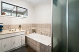 https://images.listonce.com.au/custom/160x/listings/5-glen-street-tylden-vic-3444/696/01748696_img_06.jpg?dNGu4KiYDzg