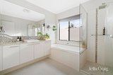 https://images.listonce.com.au/custom/160x/listings/5-hakea-close-greensborough-vic-3088/348/01809348_img_21.jpg?oleibYkvbTM