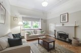 https://images.listonce.com.au/custom/160x/listings/5-heatherleigh-place-malvern-east-vic-3145/684/01177684_img_03.jpg?wBgDYnDToiQ