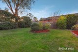 https://images.listonce.com.au/custom/160x/listings/5-henty-court-croydon-vic-3136/652/00816652_img_09.jpg?Vc4I3riswaU